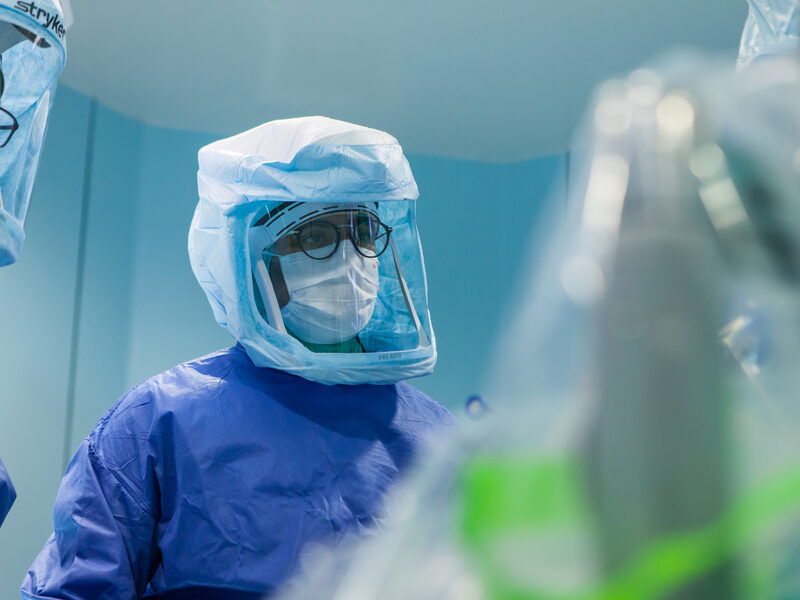 Dr Hicham Riouach — chirurgien orthopédiste